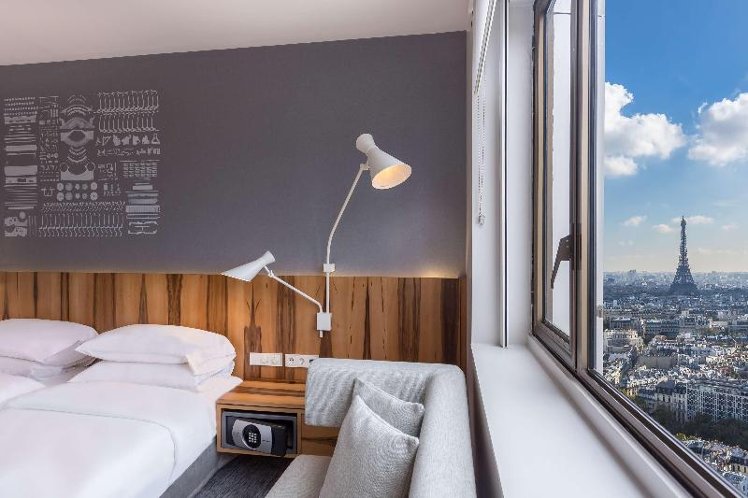 DOUBLE DELUXE KING BED Room