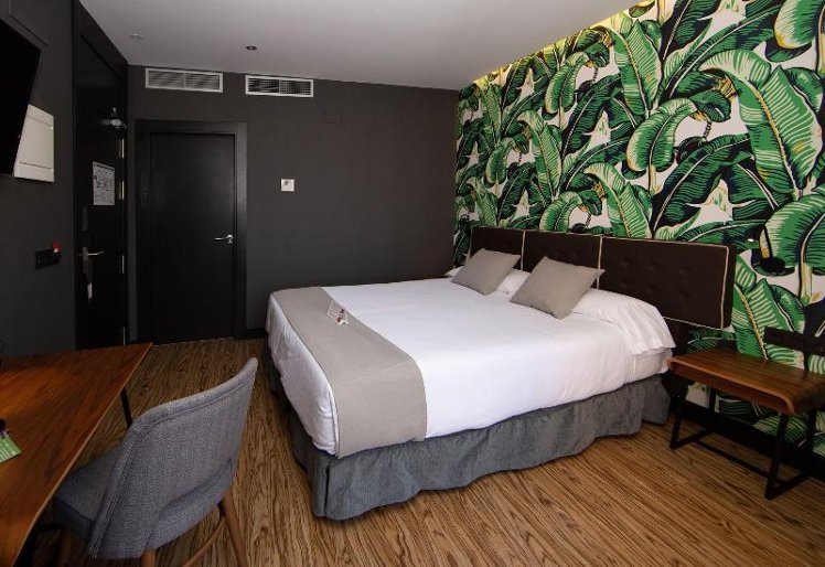 DOUBLE QUEEN SIZE BED Room