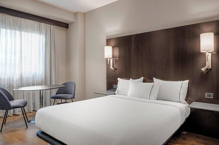 DOUBLE QUEEN SIZE BED Room