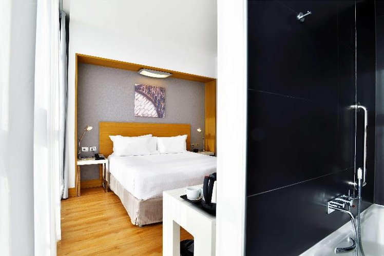 DOUBLE DELUXE KING BED Room