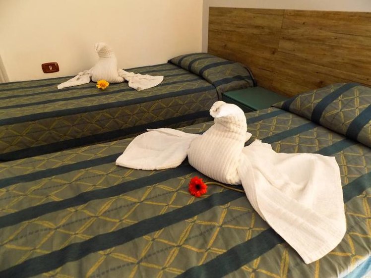 TRIPLE STANDARD Room