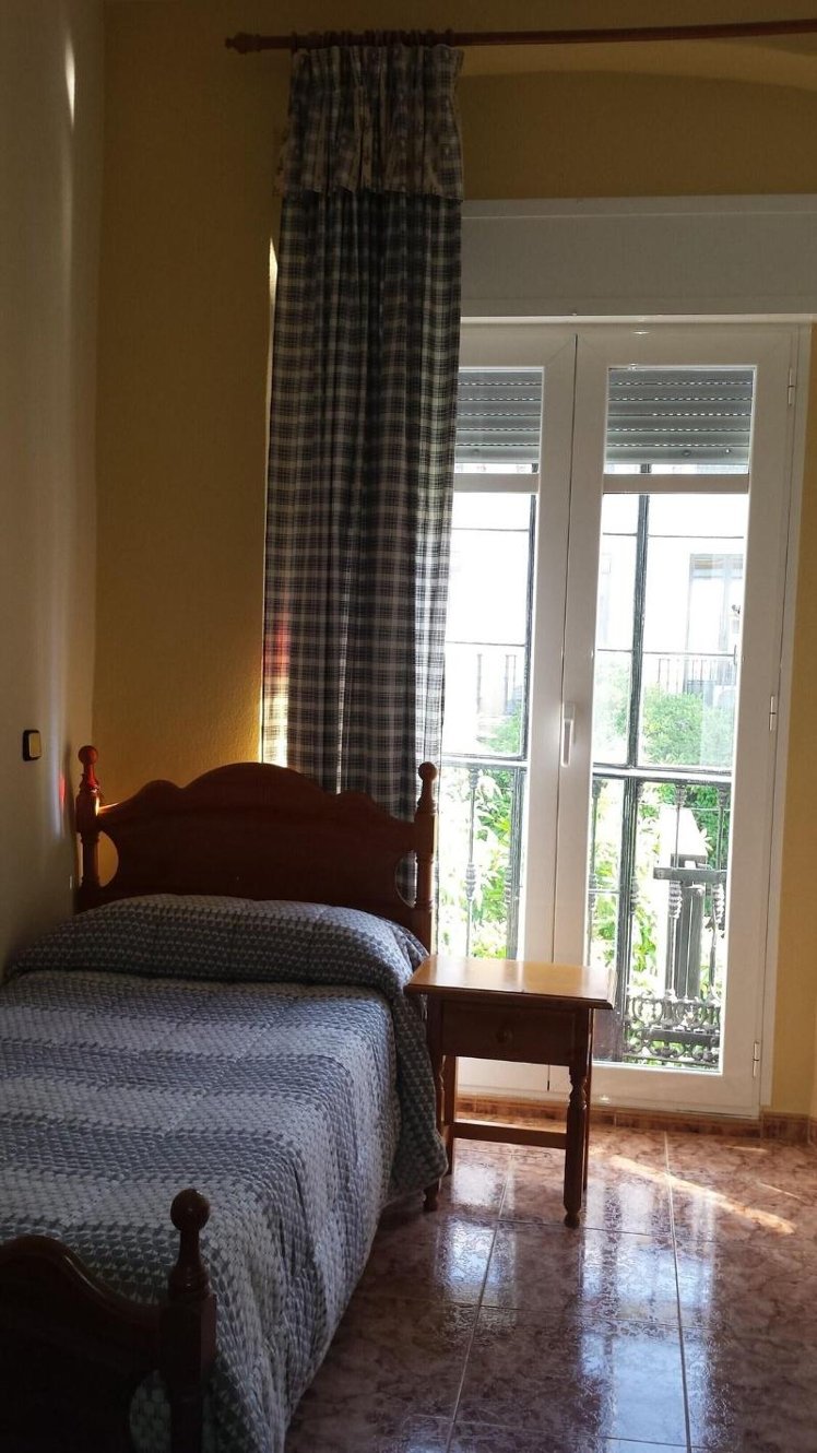 DOUBLE SINGLE USE WITH DOUBLE BED Room