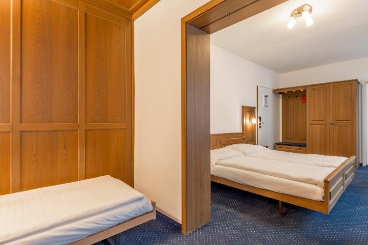 TRIPLE STANDARD Room