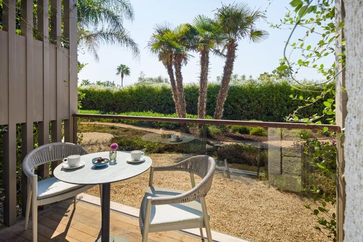 FAMILY ROOM GARDEN VIEW Room