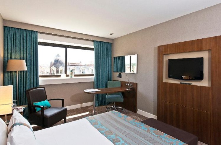 DOUBLE KING SIZE BED Room
