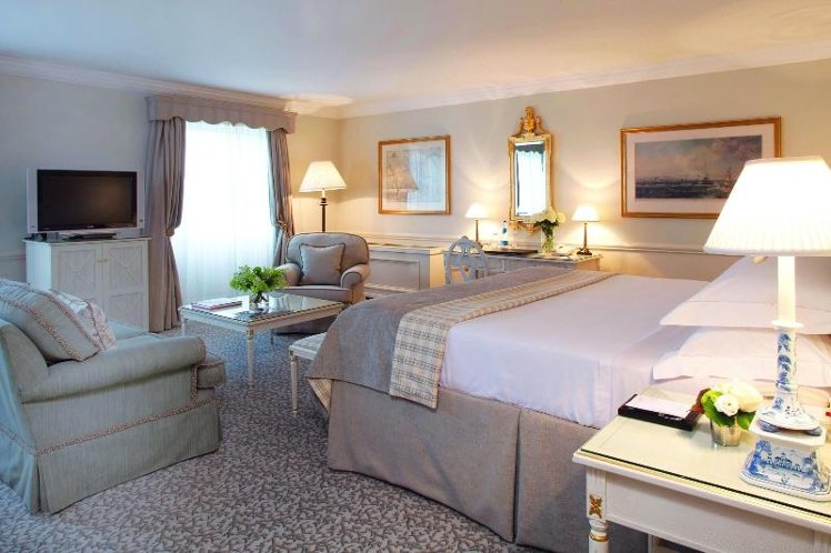 HOUSE DELUXE KING BED Room