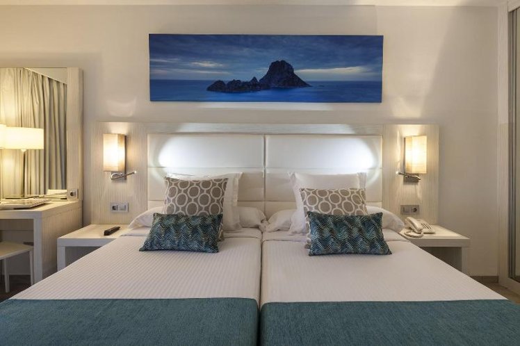 TRIPLE SEA VIEW Room