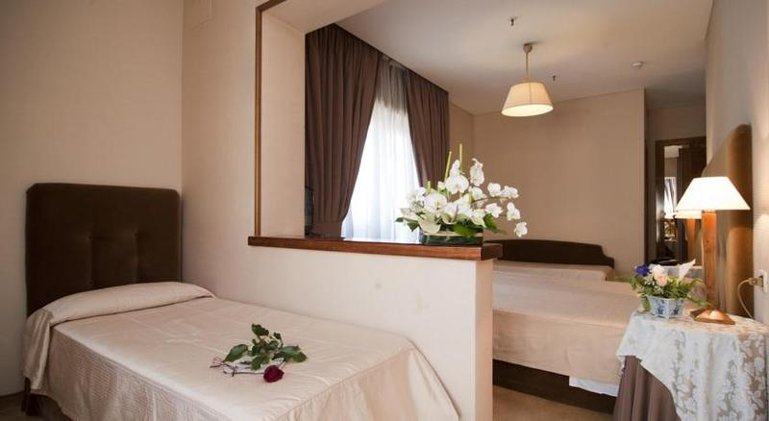 TRIPLE STANDARD Room
