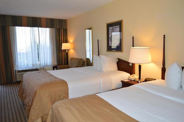 DOUBLE QUEEN SIZE BED Room
