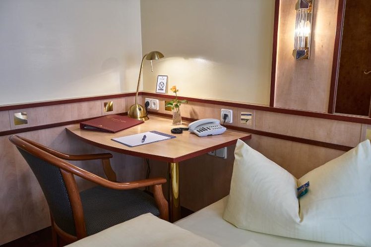 TRIPLE STANDARD Room