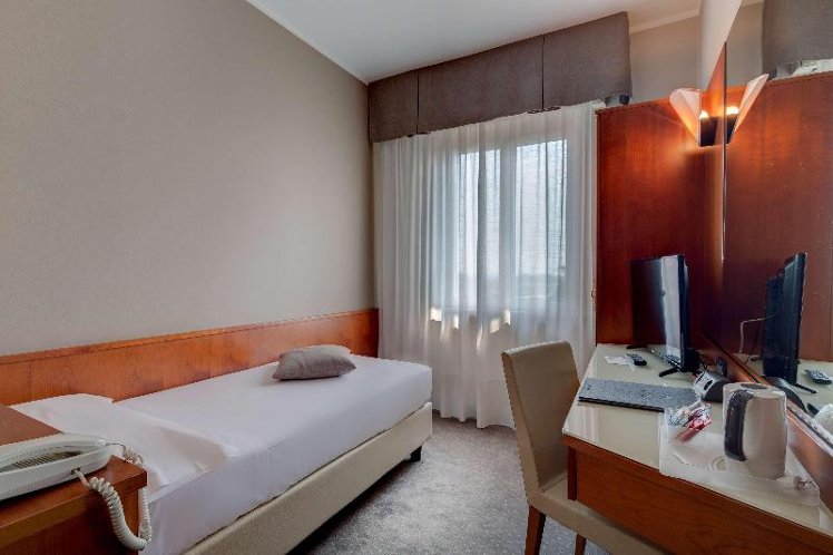 SINGLE STANDARD Room