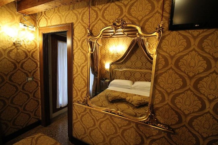 DOUBLE ECONOMY Room