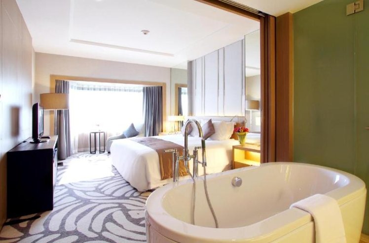 SUITE GARDEN VIEW Room
