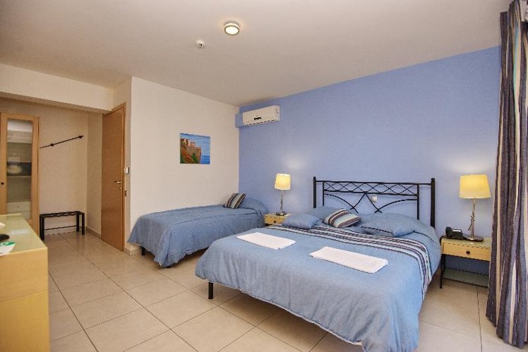 TRIPLE STANDARD Room