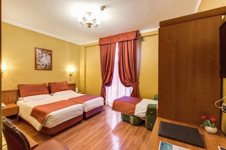 TRIPLE STANDARD Room