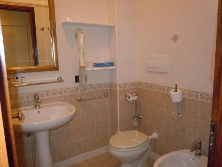 SINGLE STANDARD Room