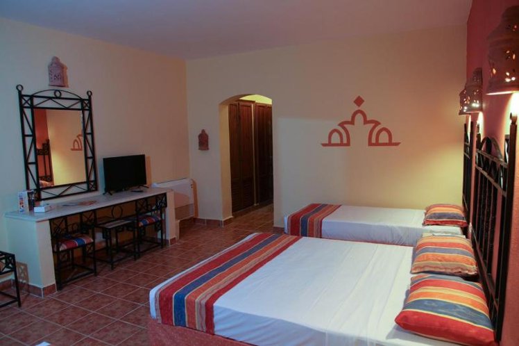 DOUBLE POOL VIEW Room