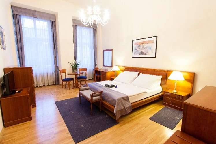 Double or Twin DELUXE Room