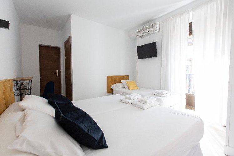TRIPLE STANDARD Room