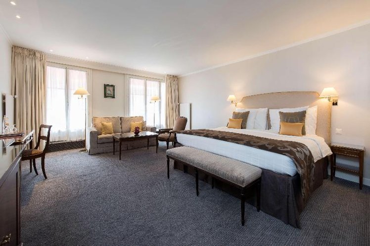 JUNIOR SUITE STANDARD Room