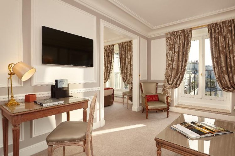 JUNIOR SUITE STANDARD Room