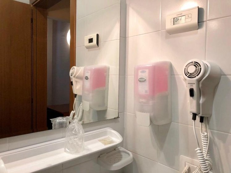 SINGLE STANDARD Room