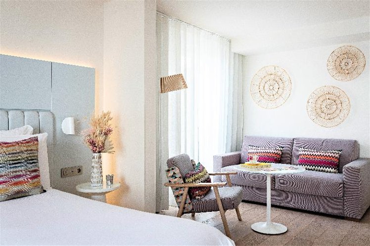 JUNIOR SUITE STANDARD Room