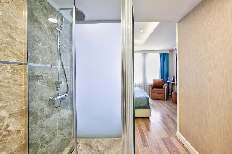 TRIPLE SUPERIOR WITH BALCONY Room