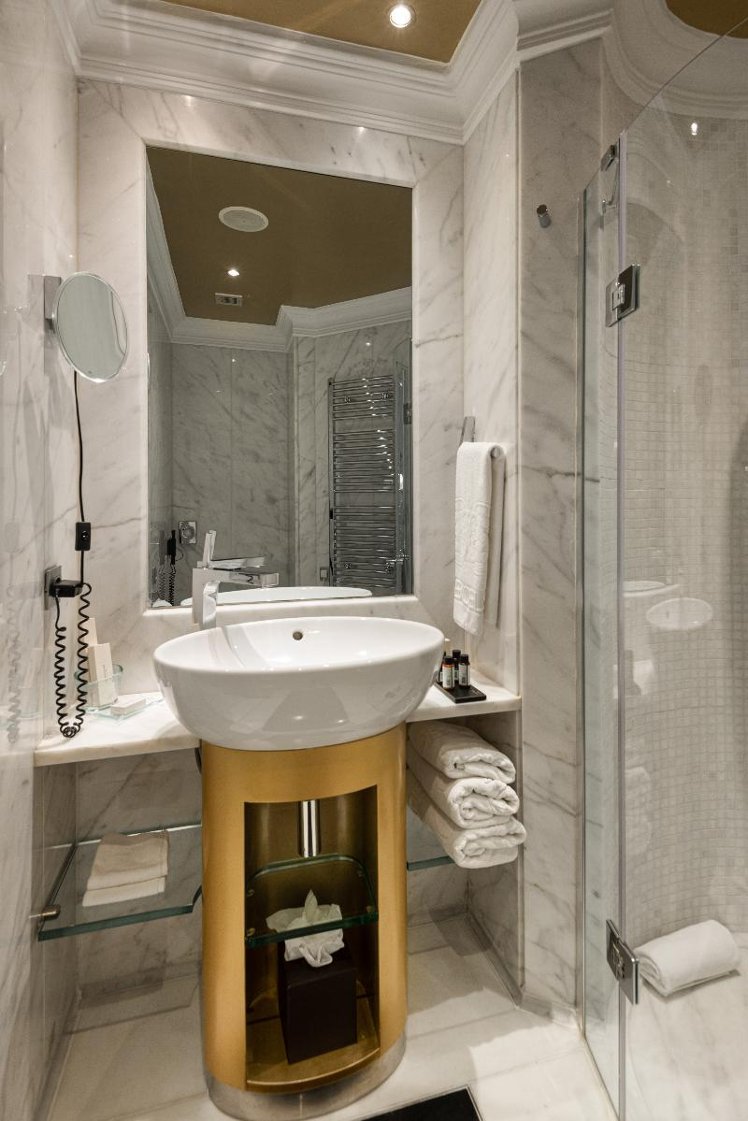 SINGLE DELUXE Room