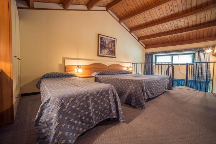 TRIPLE STANDARD Room