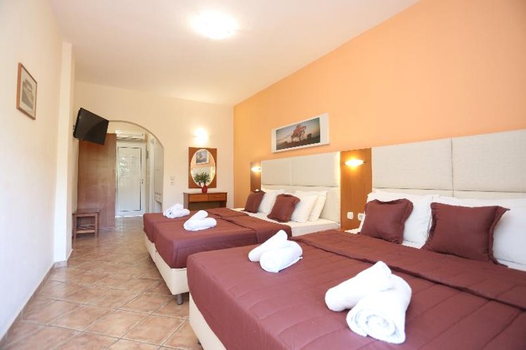 QUADRUPLE STANDARD Room