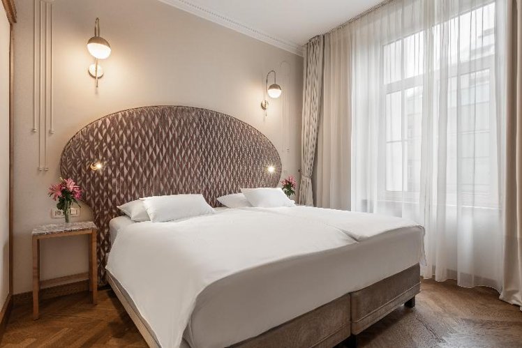JUNIOR SUITE STANDARD Room