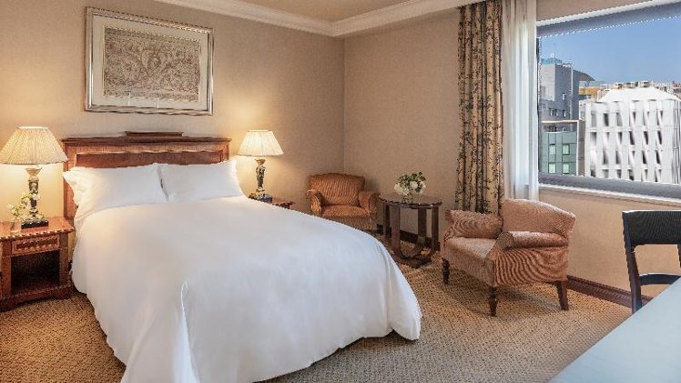 DOUBLE CLASSIC QUEEN BED Room