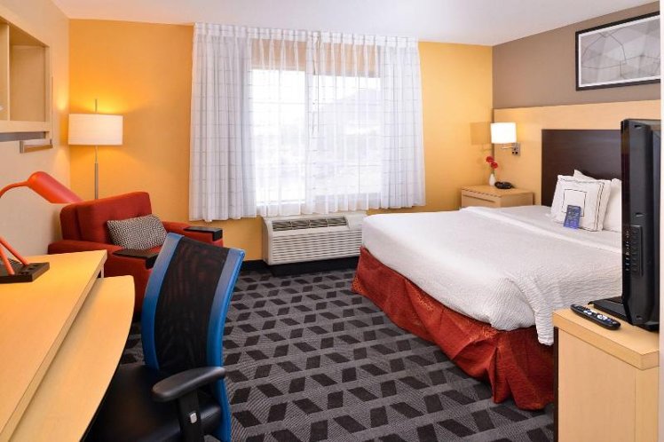 STUDIO KING SIZE BED Room
