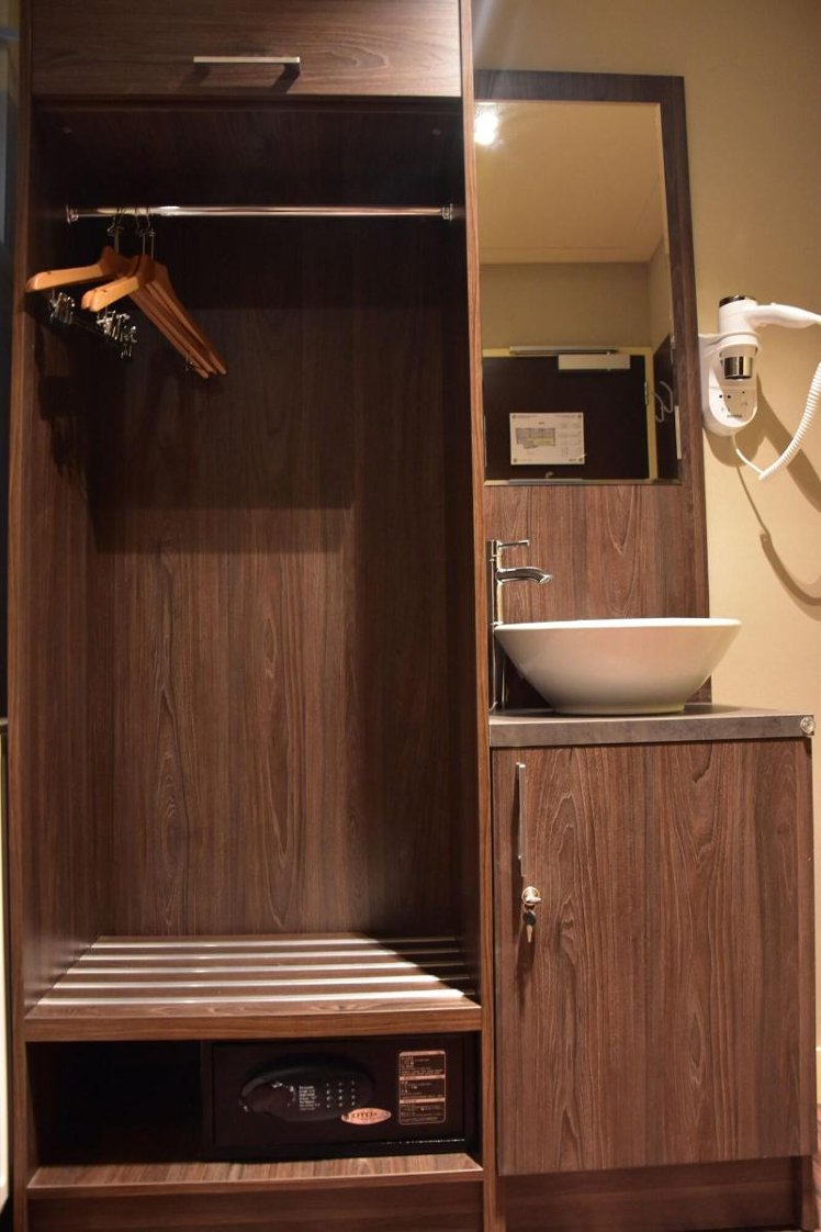 SINGLE WITH DOUBLE BED Room