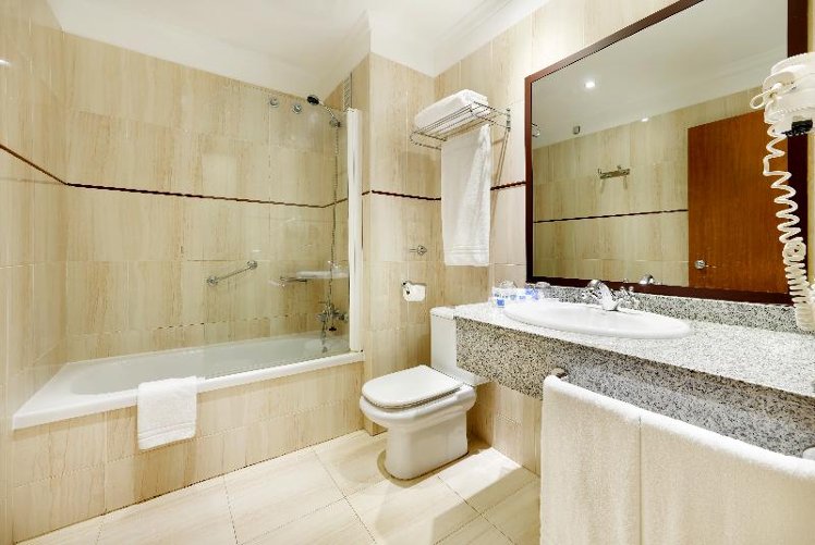 TRIPLE STANDARD Room