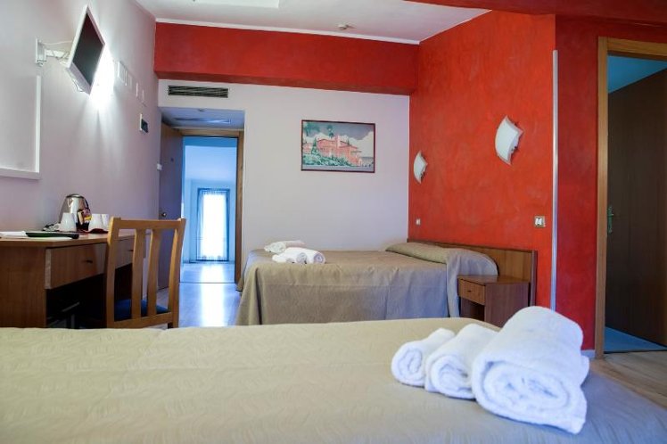 TRIPLE STANDARD Room