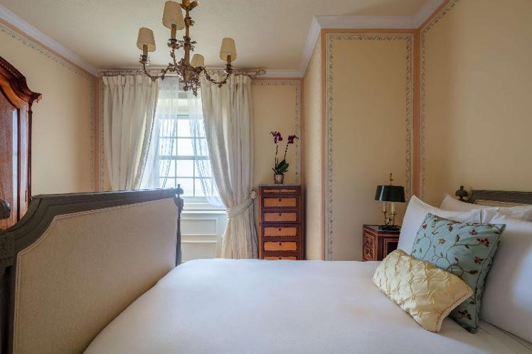 DOUBLE DELUXE WITH VIEWS Room