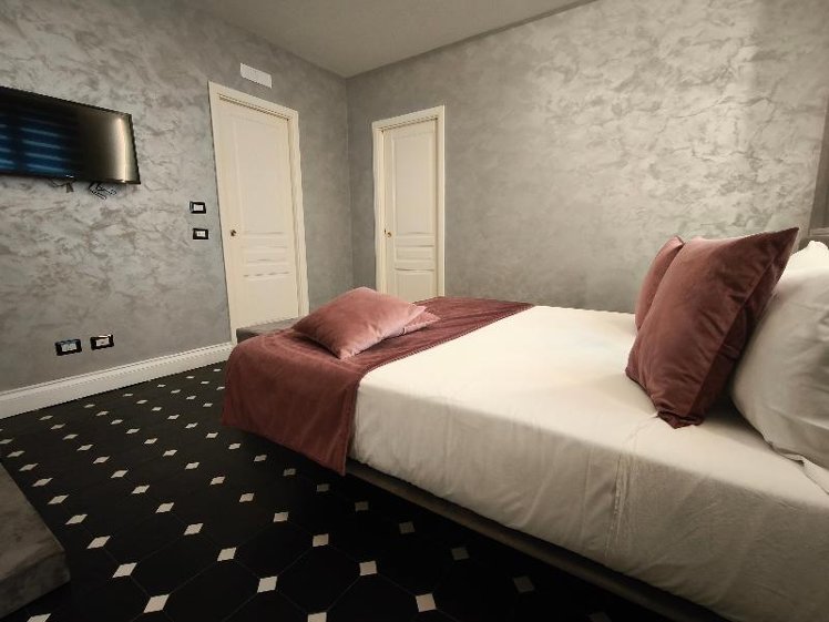 DOUBLE STANDARD Room