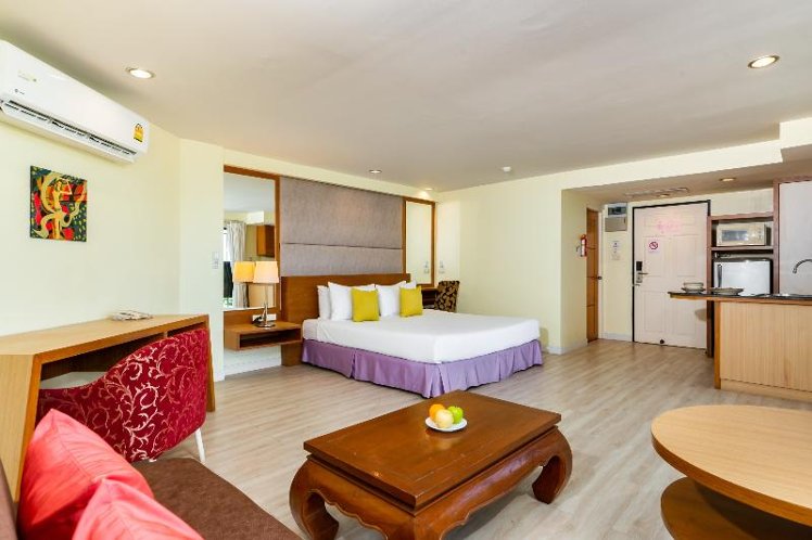 DOUBLE DELUXE ONE BED Room