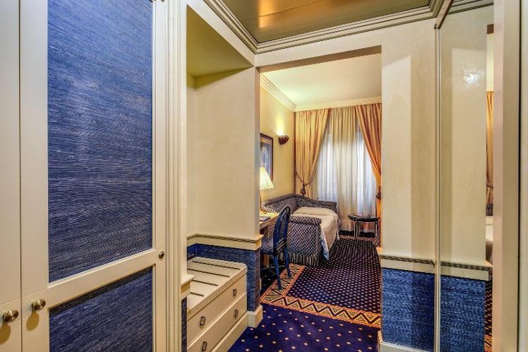 TRIPLE TWO DOUBLE BEDS Room