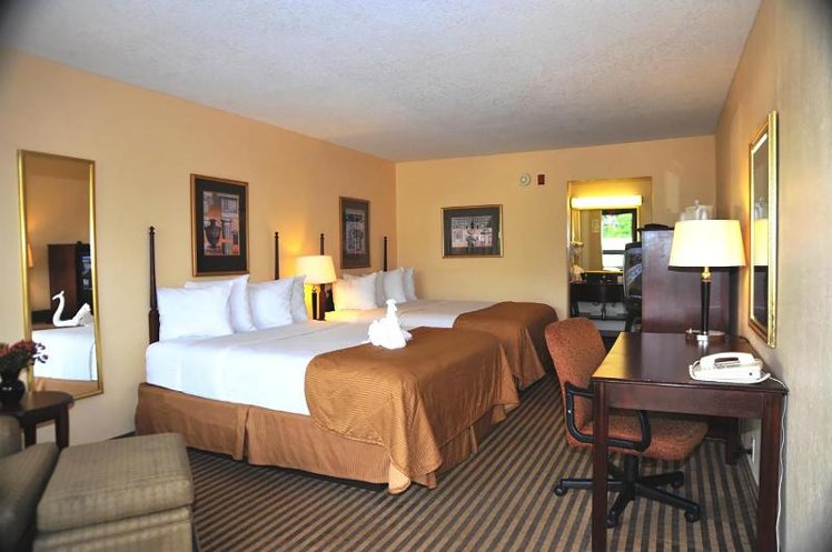 DOUBLE QUEEN SIZE BED Room