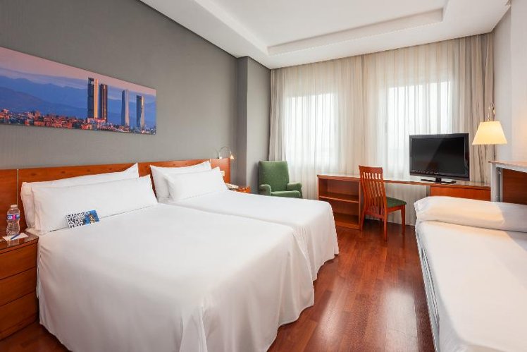 TRIPLE STANDARD Room