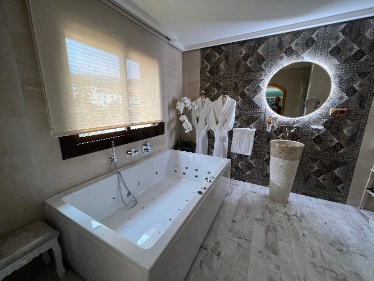 SUITE WITH JACUZZI Room