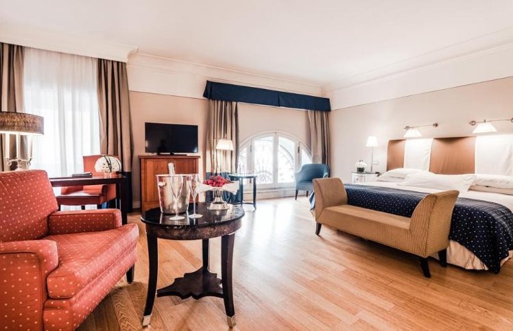 JUNIOR SUITE STANDARD Room