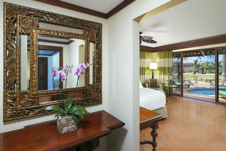 SUITE OCEAN VIEW KING BED Room