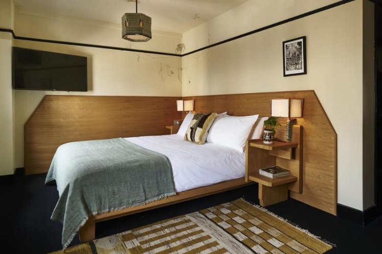 DOUBLE KING SIZE BED Room