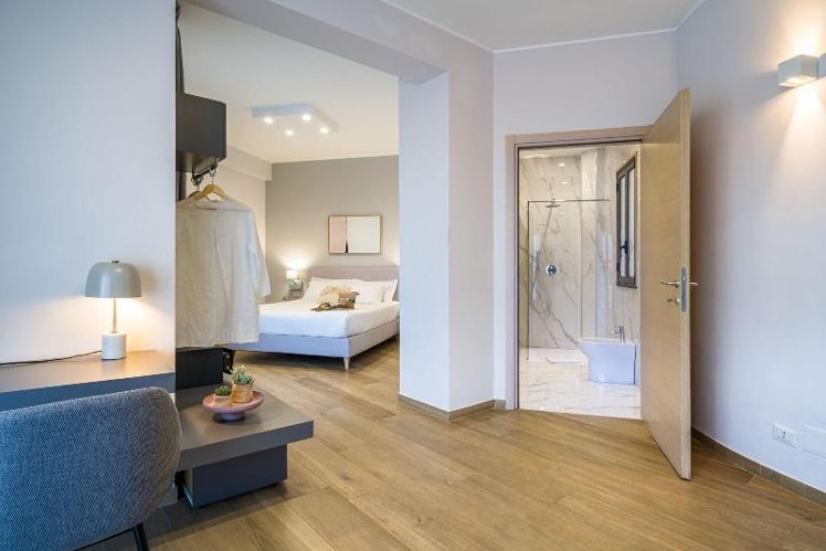 DOUBLE QUEEN SIZE BED Room