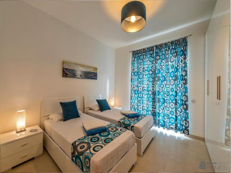 APARTMENT CAPACITY 6 THREE BEDROOM Room
