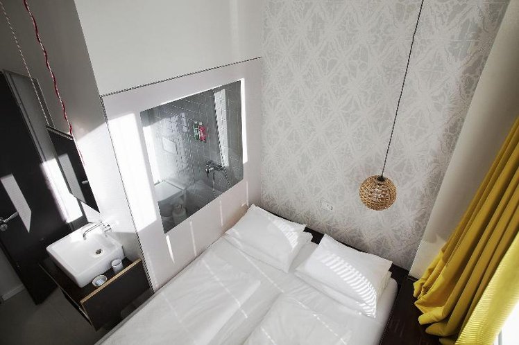 DOUBLE KING SIZE BED Room